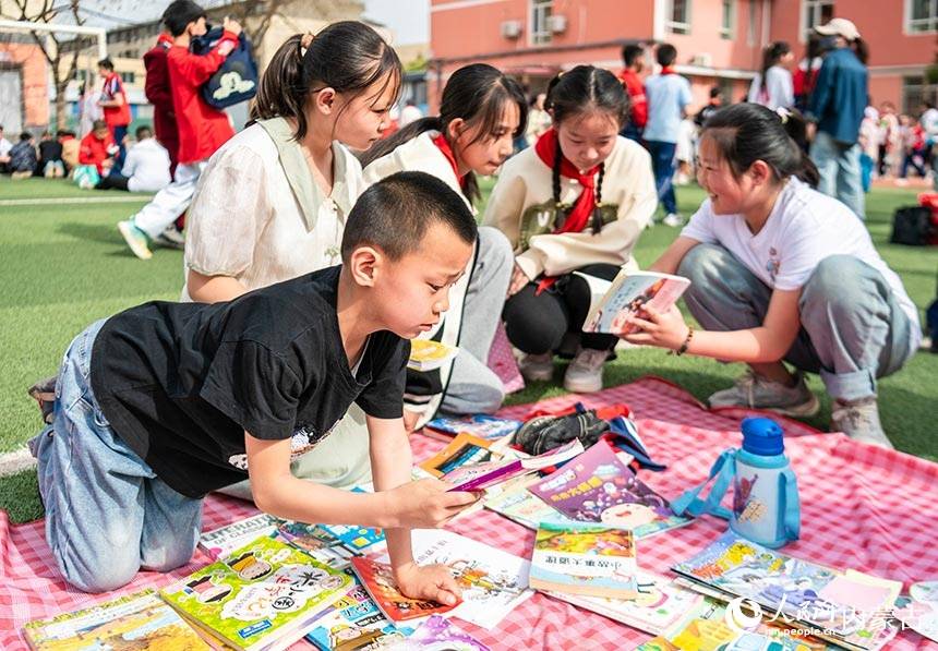 内蒙古呼和浩特：书香为伴 悦享童年