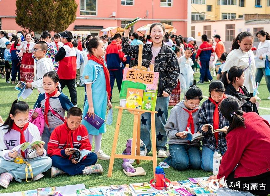 内蒙古呼和浩特：书香为伴 悦享童年